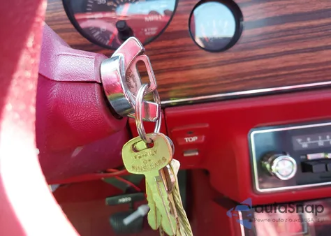 1983 Ford Mustang z USA, uszkodzony, nr VIN 1FABP2737DF133461